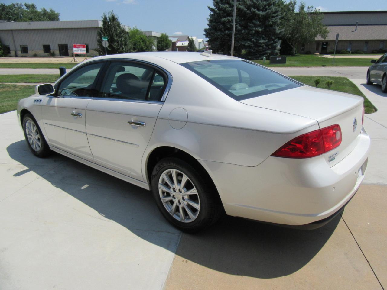 Buick Lucerne CXL 2011