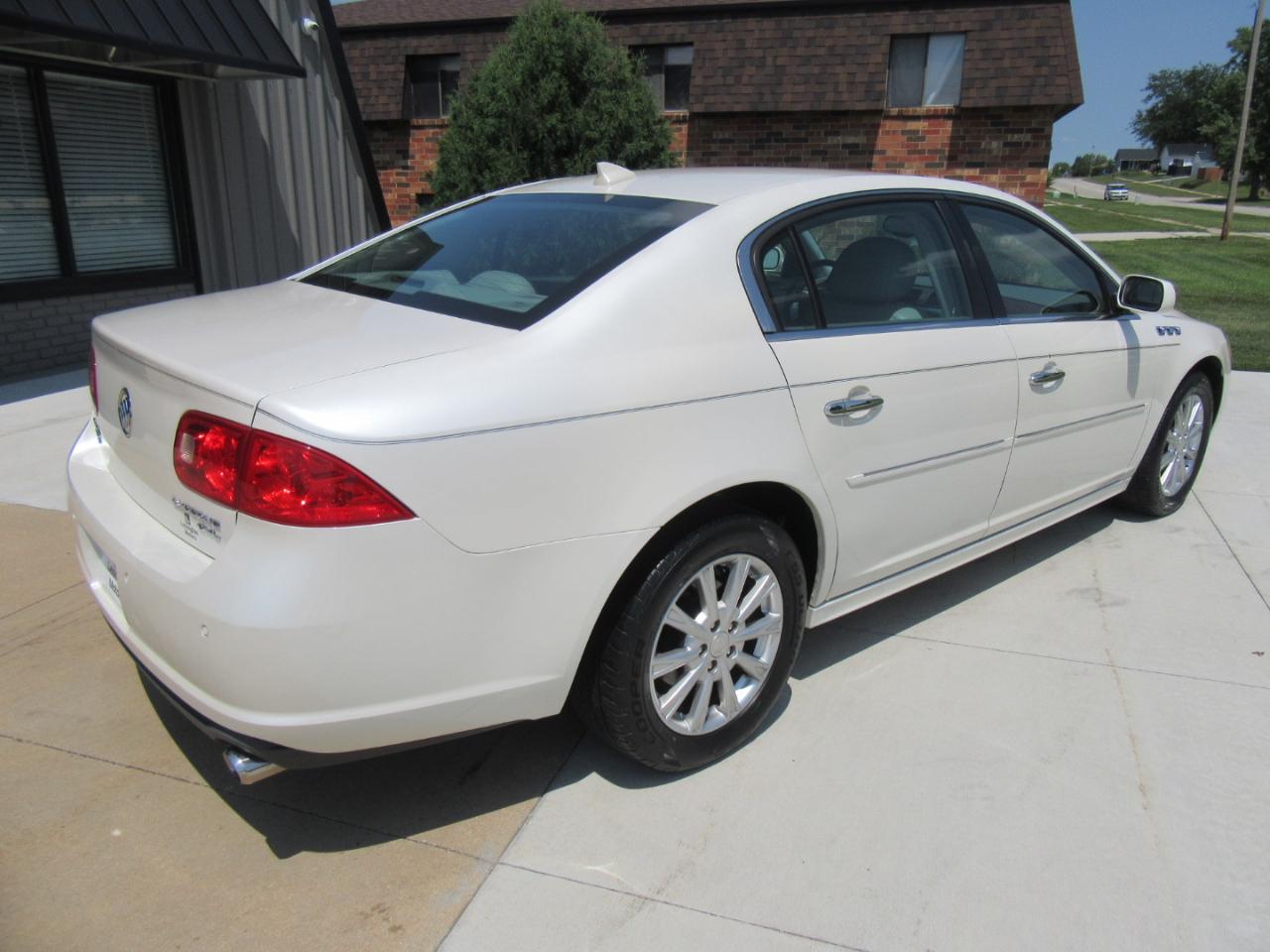 Buick Lucerne CXL 2011