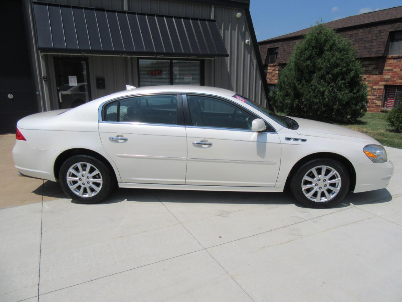 Buick Lucerne CXL 2011