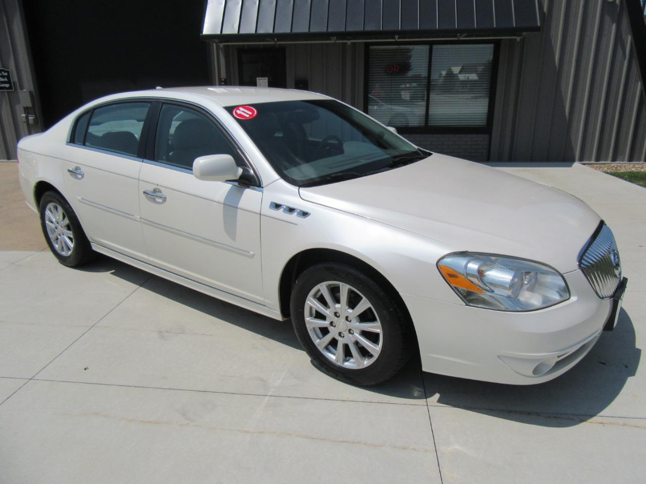 Buick Lucerne CXL 2011