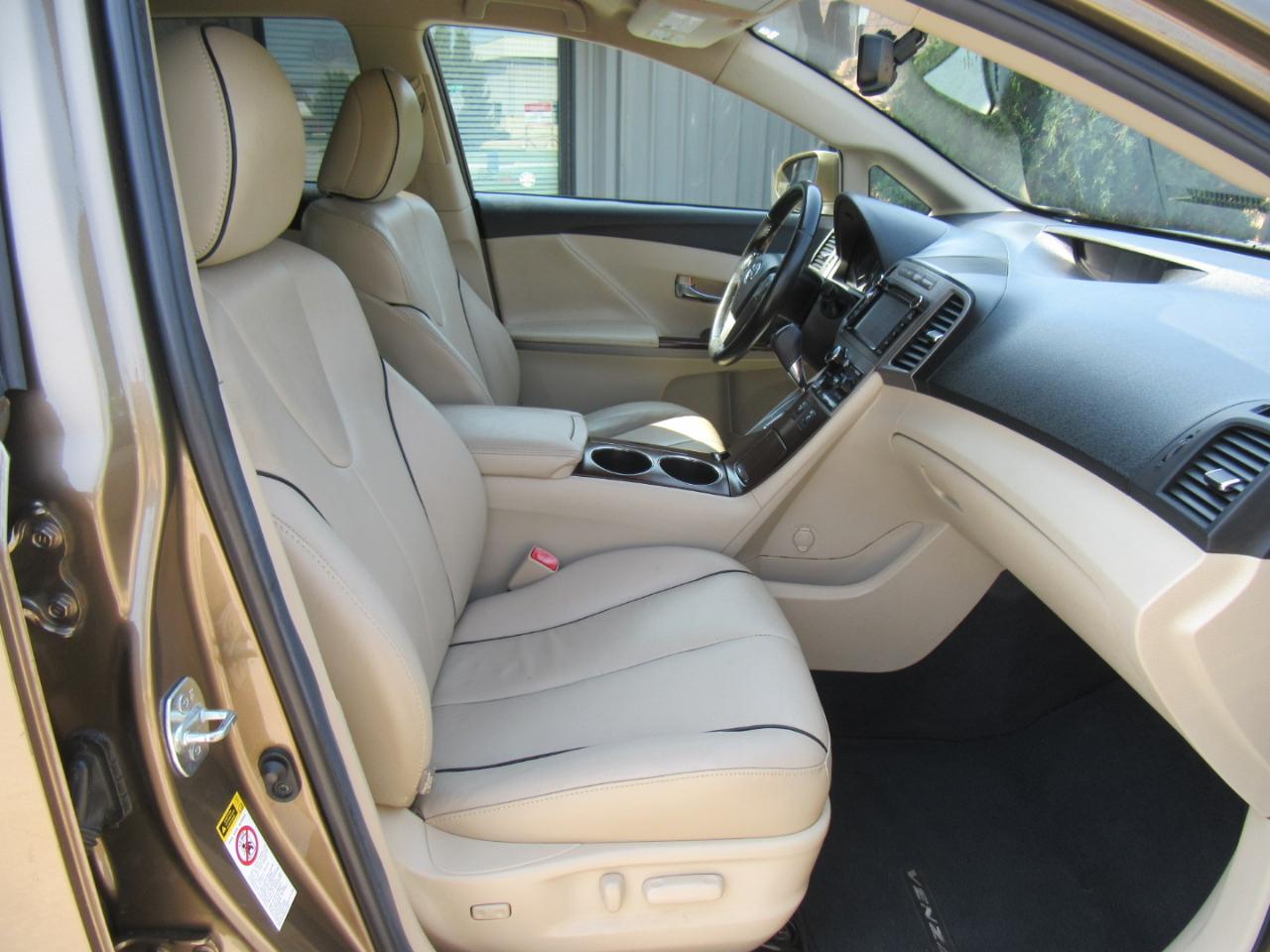 Toyota Venza XLE V6 AWD 2013