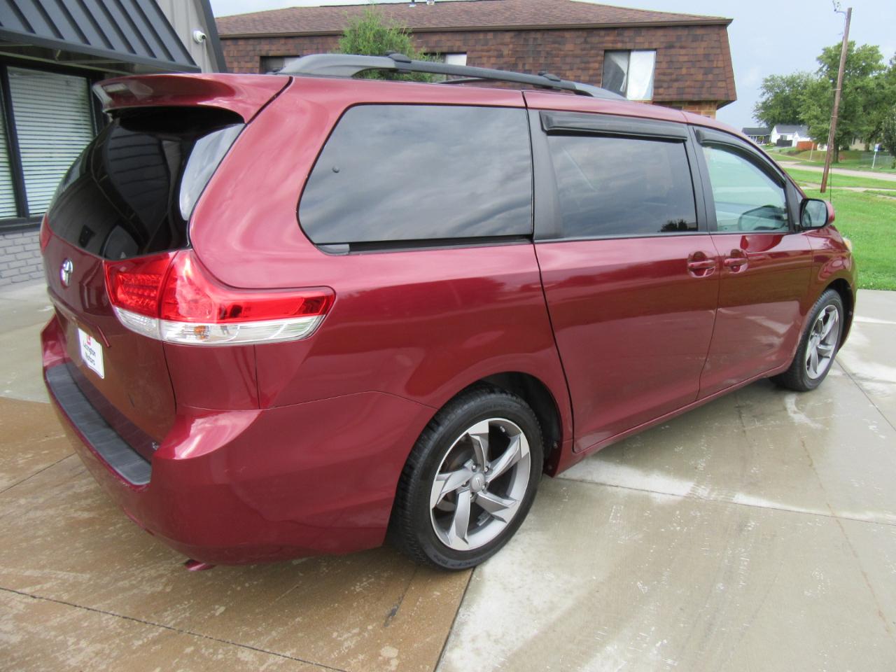 Toyota Sienna LE FWD 8-Passenger V6 2013