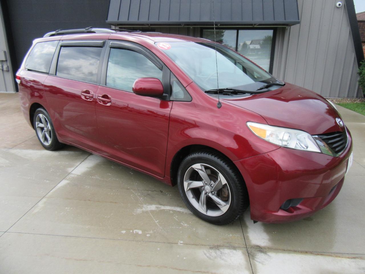 Toyota Sienna LE FWD 8-Passenger V6 2013