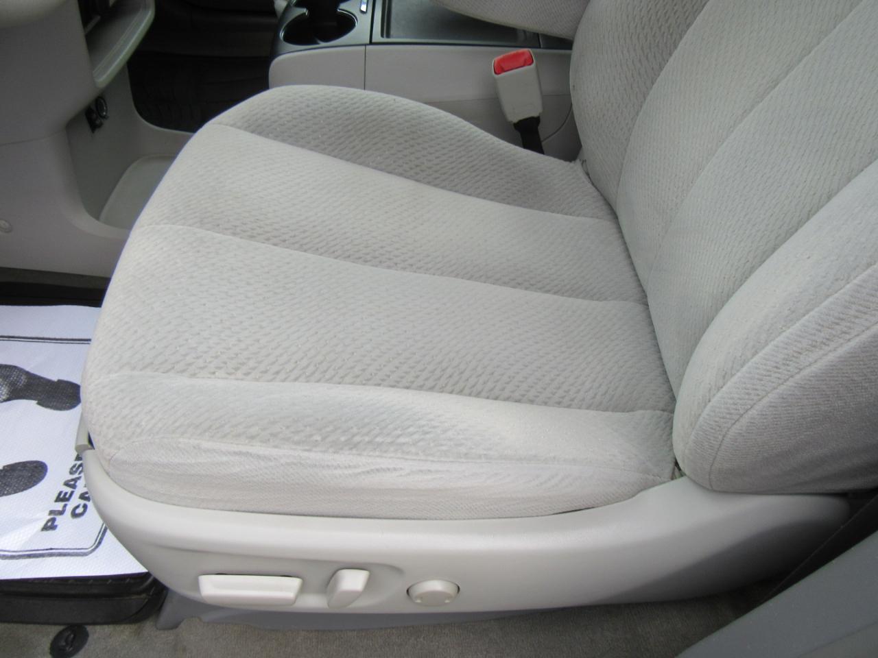 Toyota Sienna LE FWD 8-Passenger V6 2013