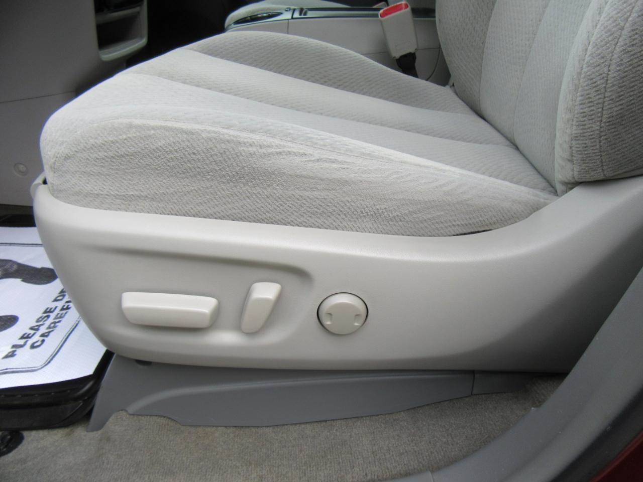 Toyota Sienna LE FWD 8-Passenger V6 2013
