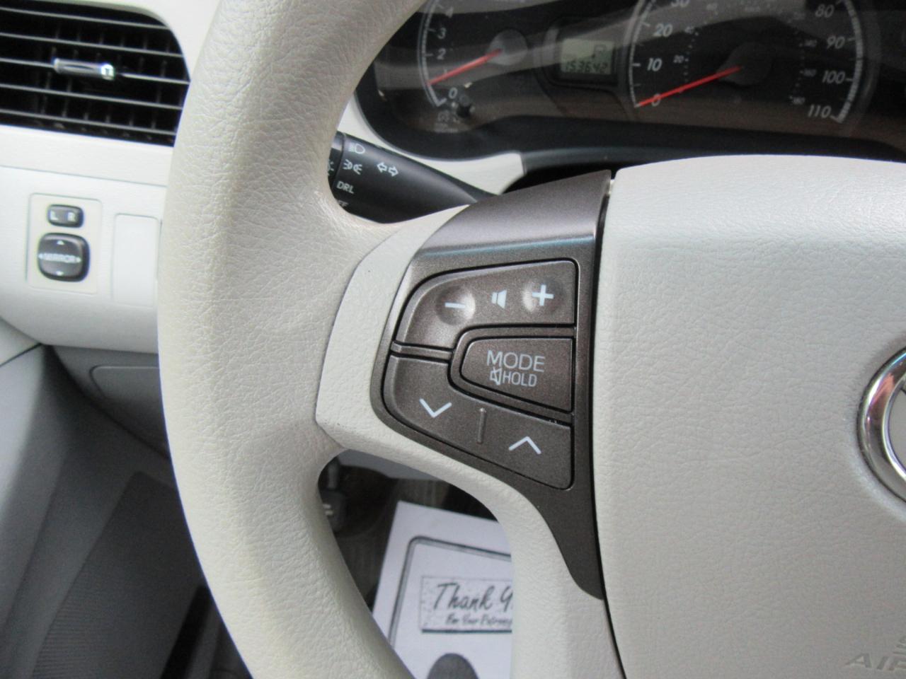 Toyota Sienna LE FWD 8-Passenger V6 2013