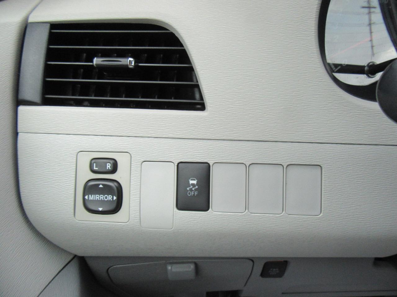 Toyota Sienna LE FWD 8-Passenger V6 2013