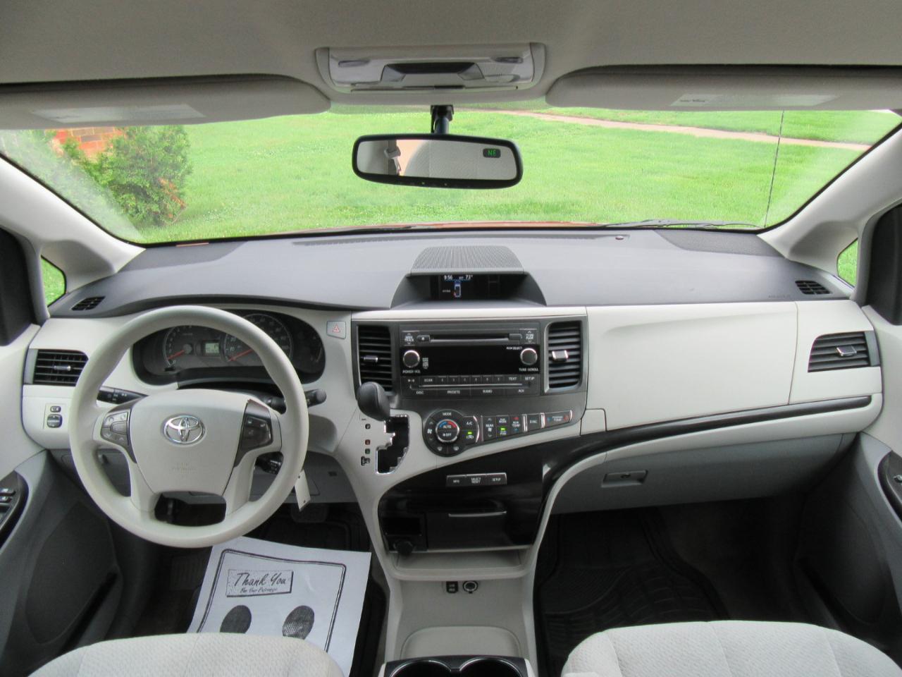 Toyota Sienna LE FWD 8-Passenger V6 2013