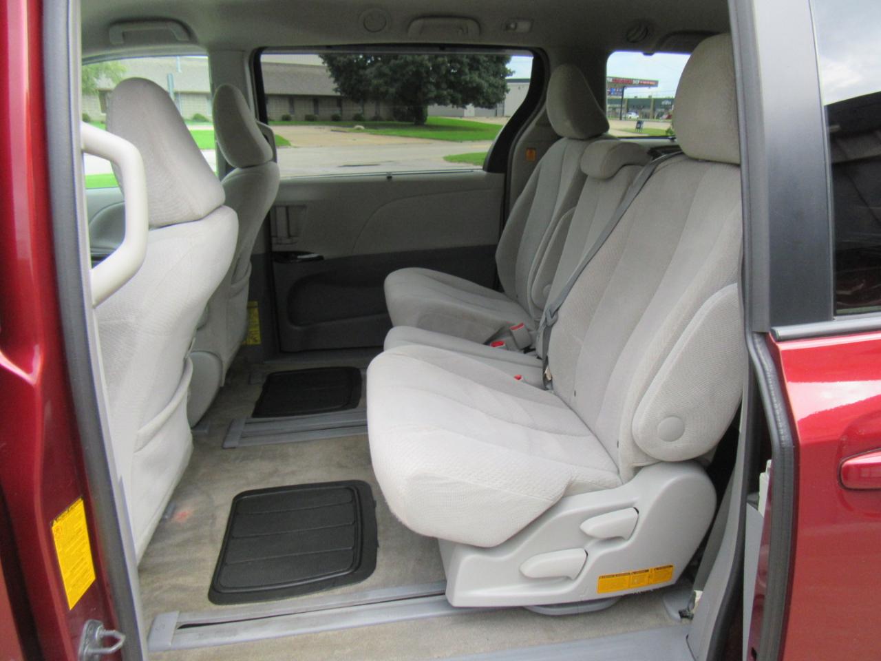 Toyota Sienna LE FWD 8-Passenger V6 2013