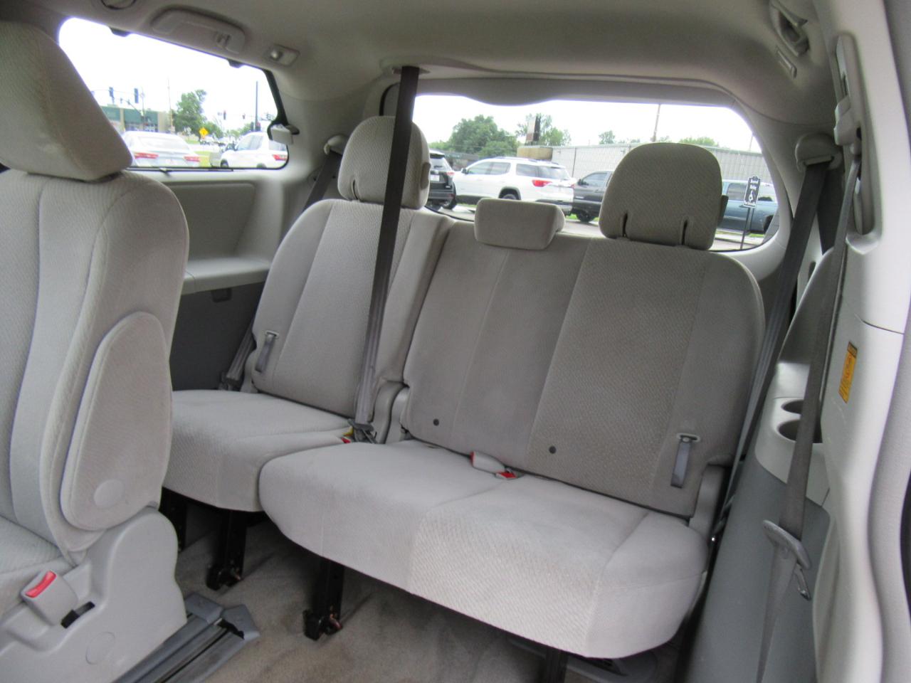 Toyota Sienna LE FWD 8-Passenger V6 2013