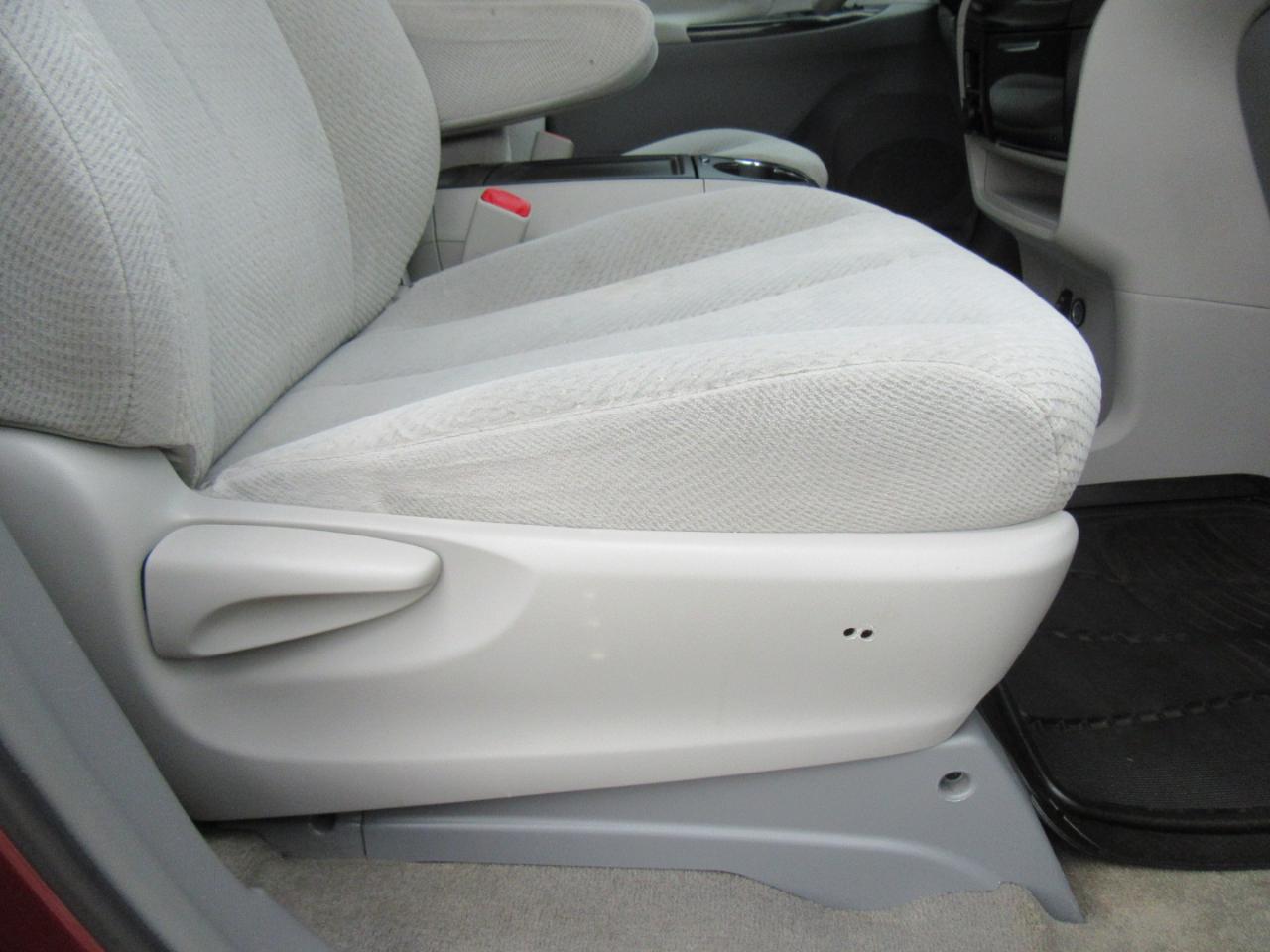 Toyota Sienna LE FWD 8-Passenger V6 2013