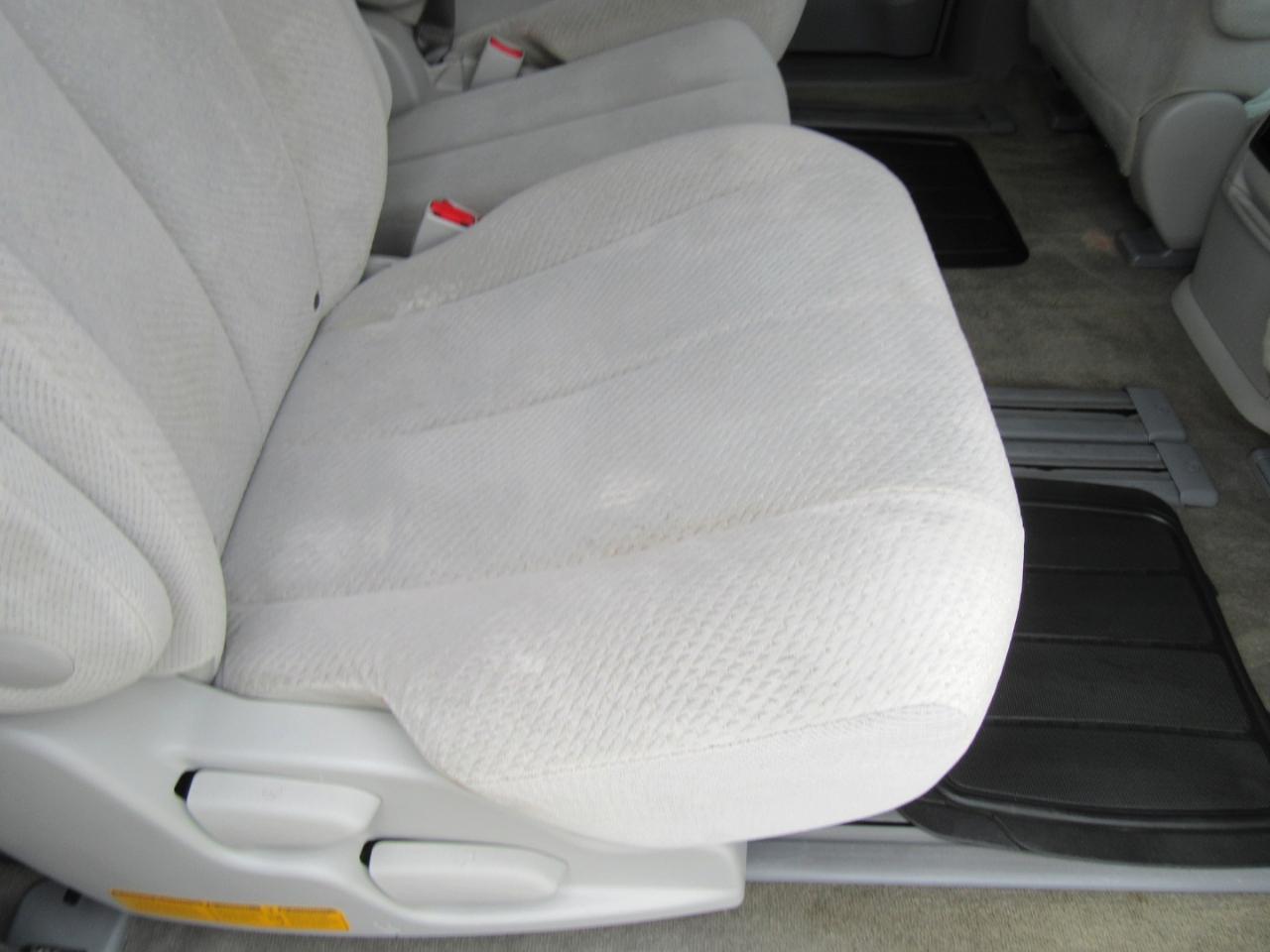 Toyota Sienna LE FWD 8-Passenger V6 2013