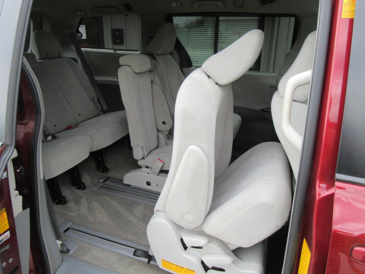 Toyota Sienna LE FWD 8-Passenger V6 2013