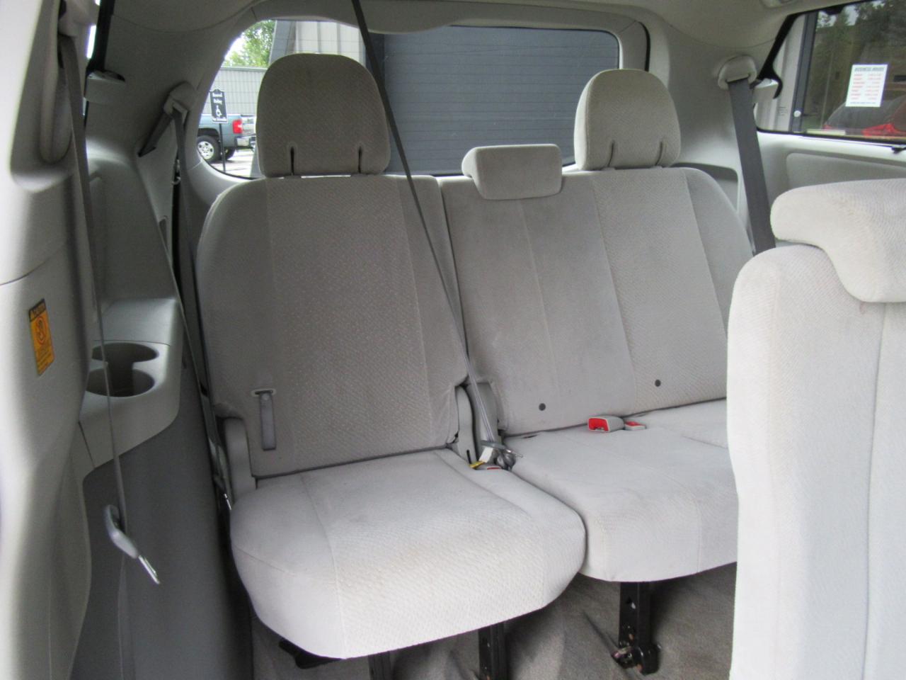 Toyota Sienna LE FWD 8-Passenger V6 2013