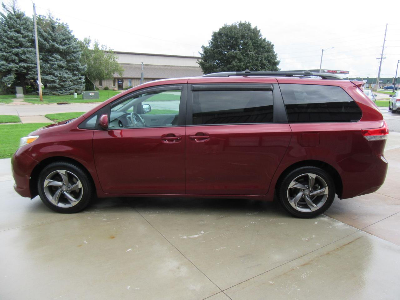 Toyota Sienna LE FWD 8-Passenger V6 2013