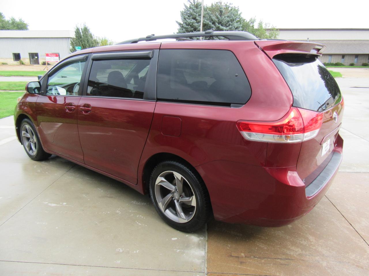 Toyota Sienna LE FWD 8-Passenger V6 2013