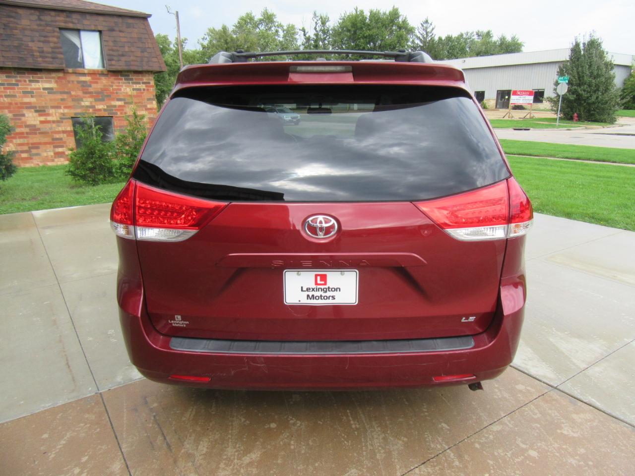 Toyota Sienna LE FWD 8-Passenger V6 2013