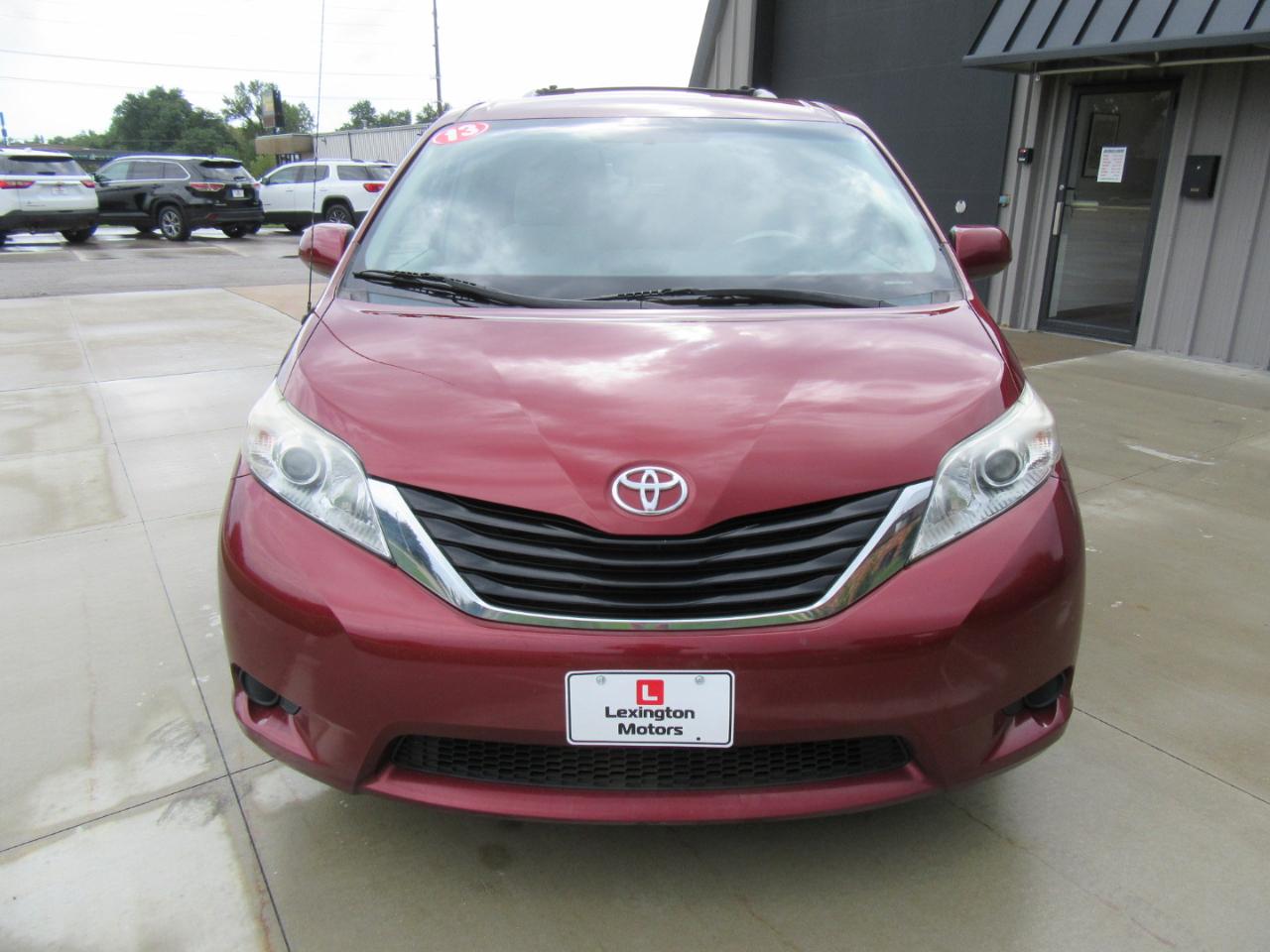 Toyota Sienna LE FWD 8-Passenger V6 2013