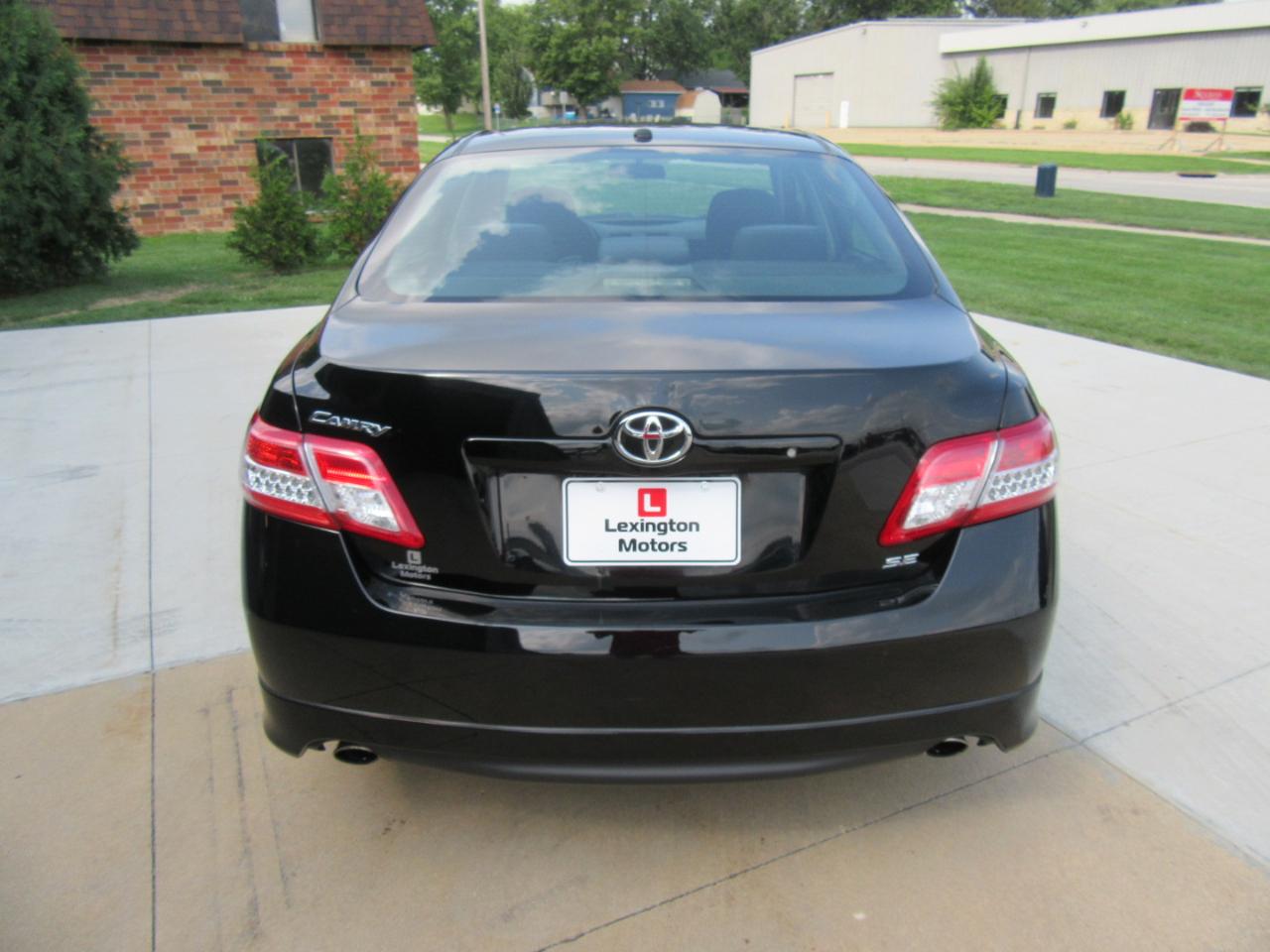 Toyota Camry SE 2011