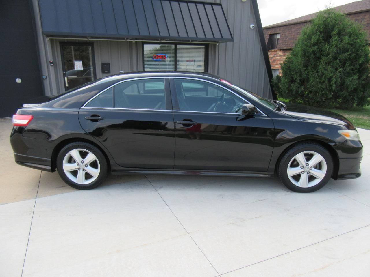 Toyota Camry SE 2011
