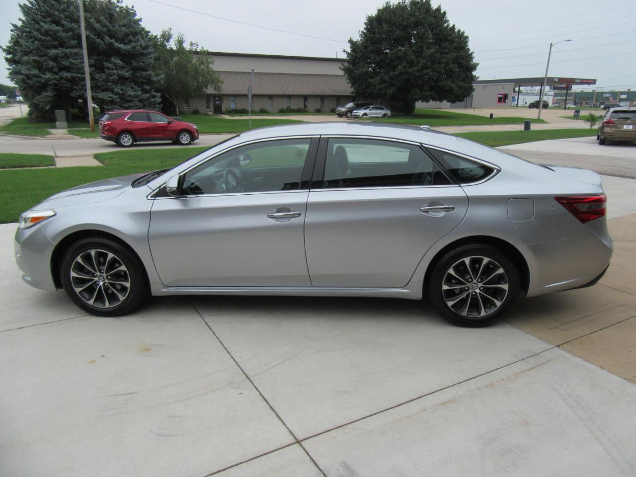 Toyota Avalon XLE 2018