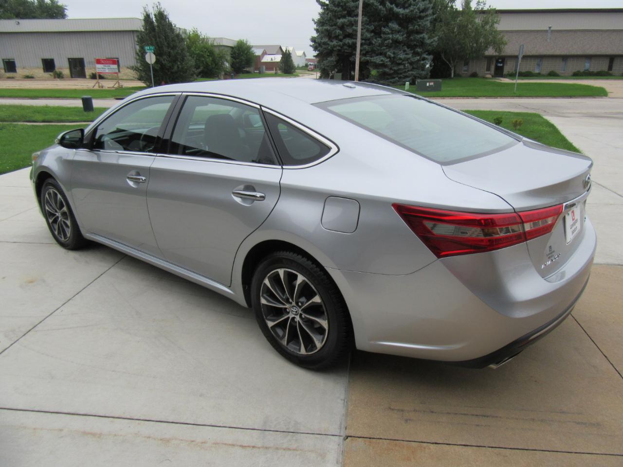 Toyota Avalon XLE 2018