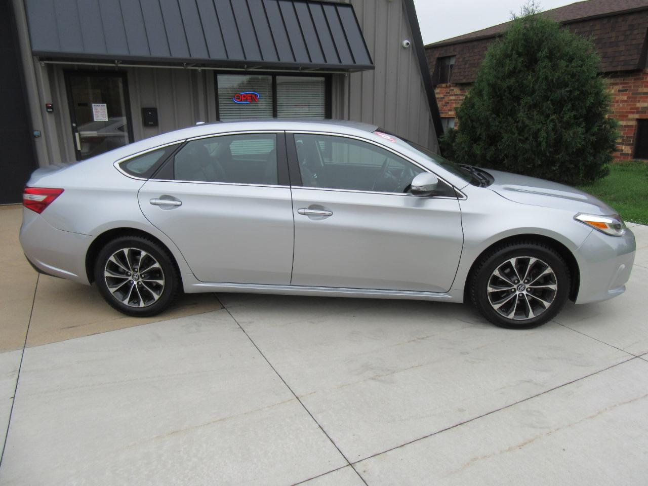 Toyota Avalon XLE 2018