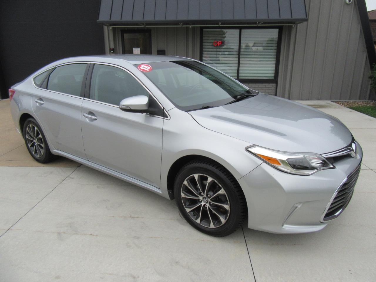 Toyota Avalon XLE 2018