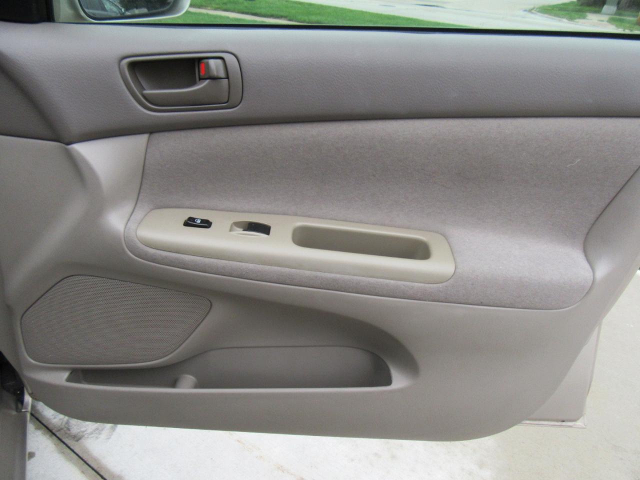 Toyota Camry LE 2003
