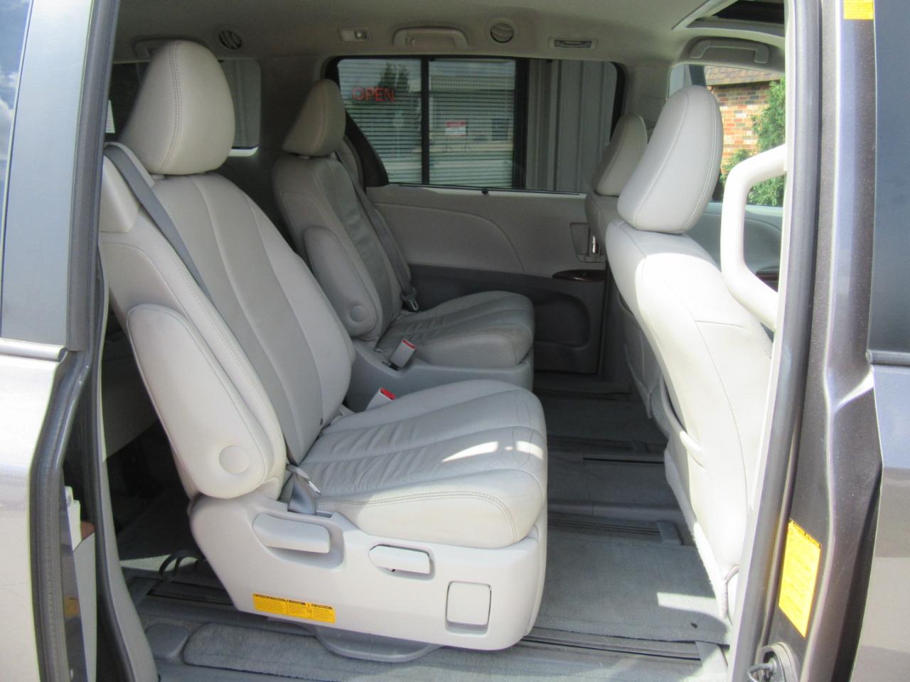 Toyota Sienna XLE AWD 7-Passenger V6 2014