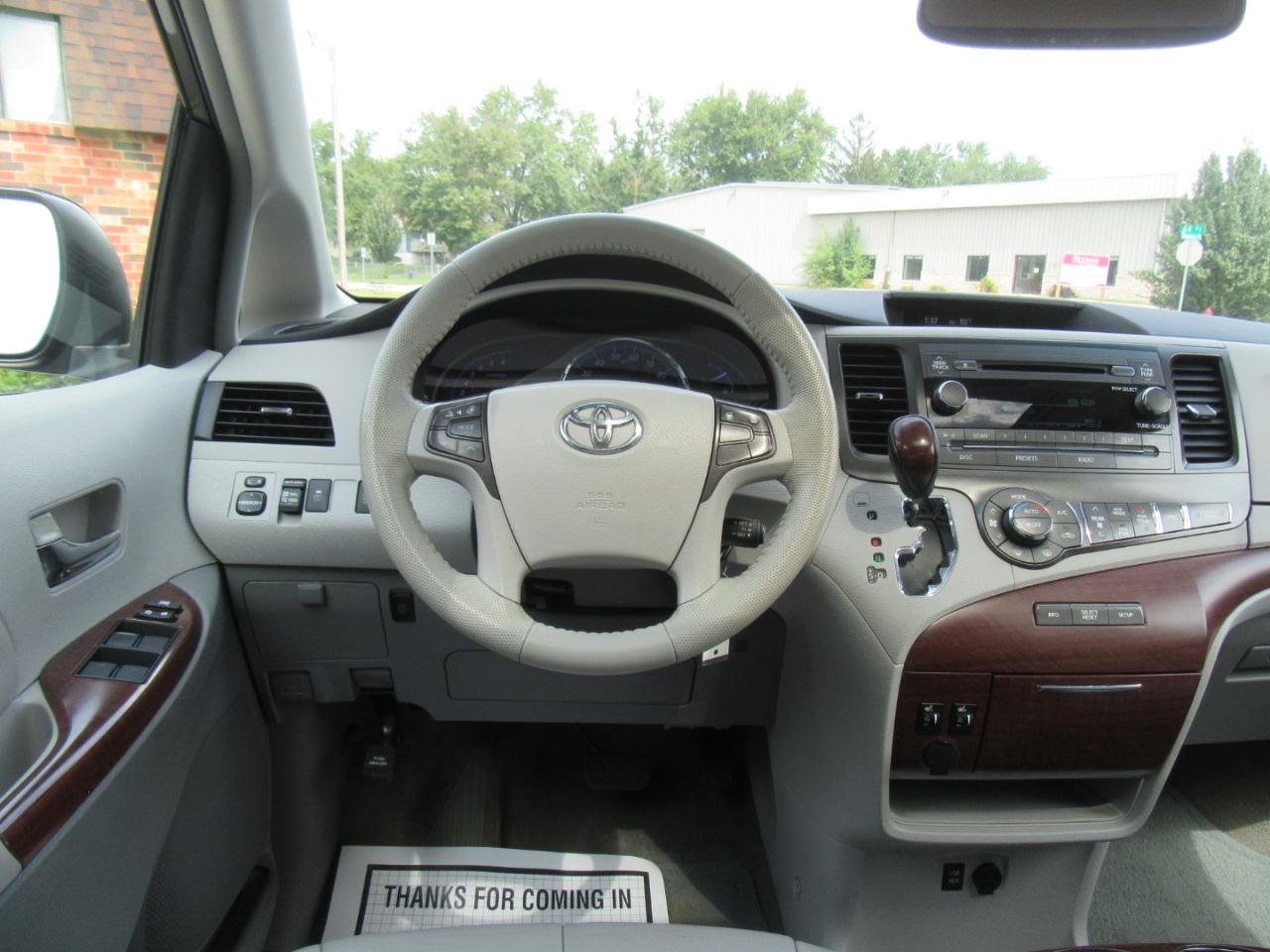 Toyota Sienna XLE AWD 7-Passenger V6 2014