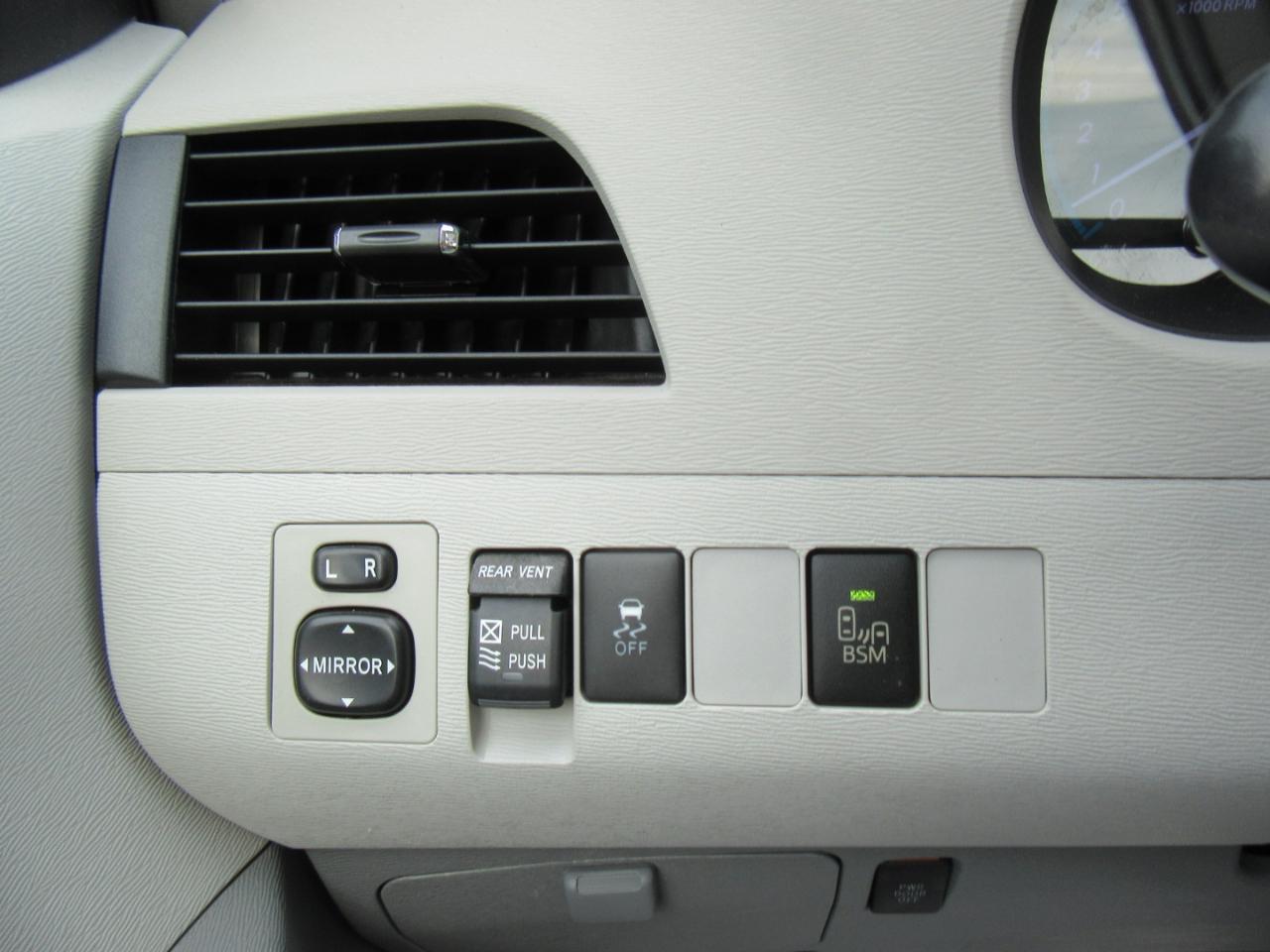 Toyota Sienna XLE AWD 7-Passenger V6 2014