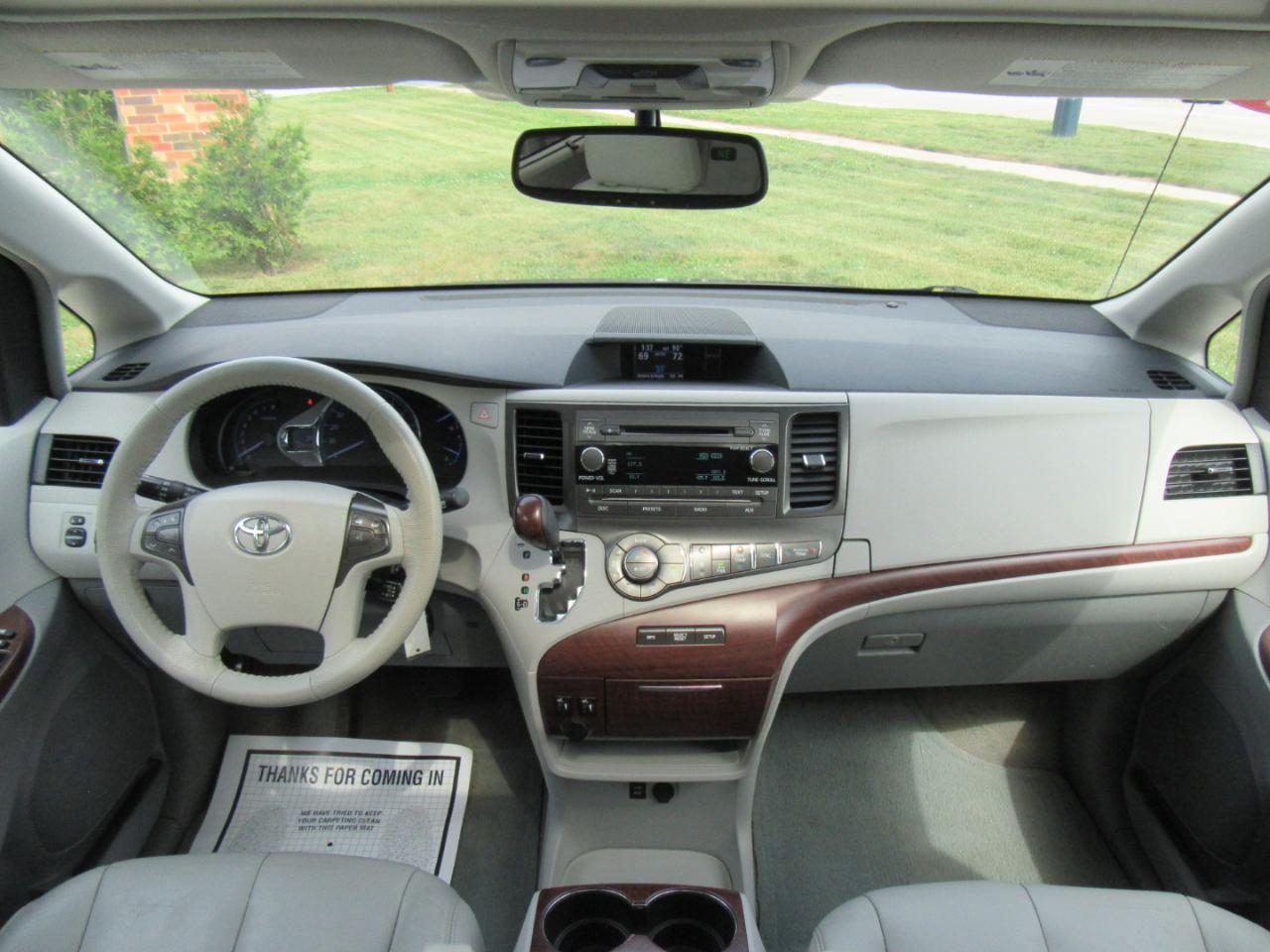 Toyota Sienna XLE AWD 7-Passenger V6 2014