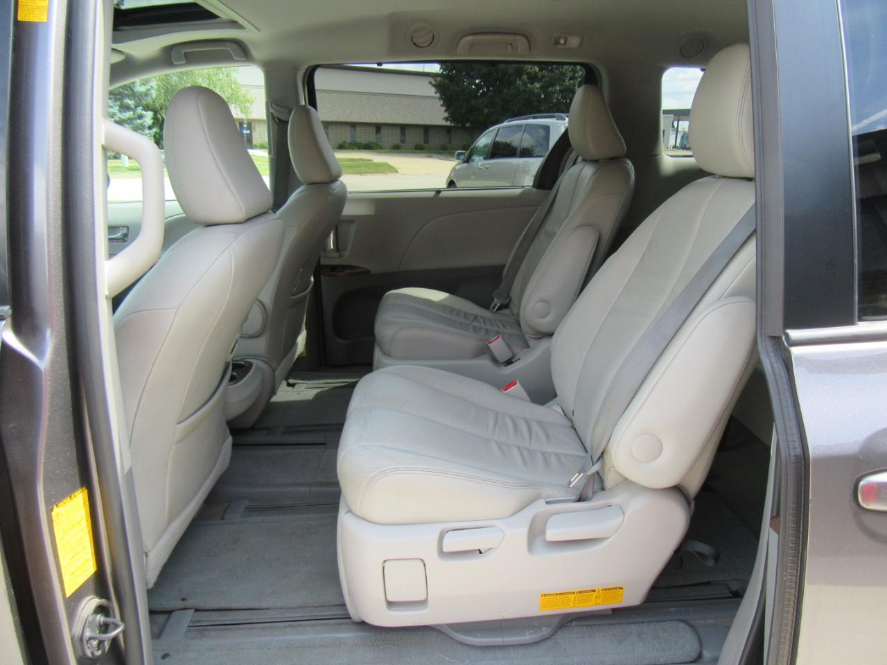 Toyota Sienna XLE AWD 7-Passenger V6 2014
