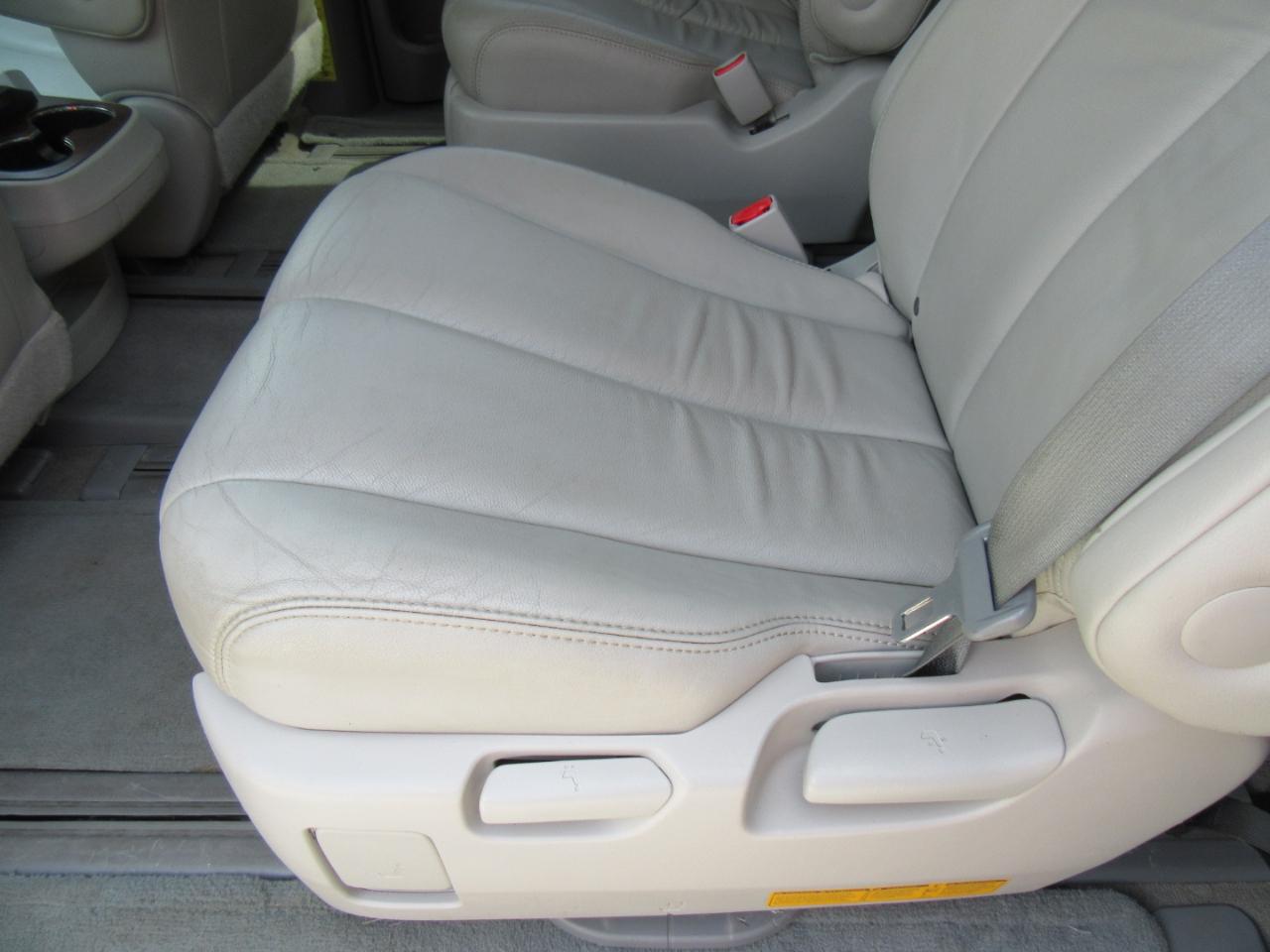 Toyota Sienna XLE AWD 7-Passenger V6 2014