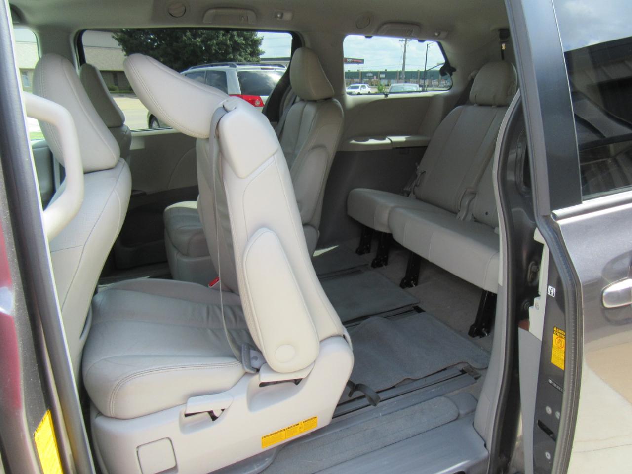 Toyota Sienna XLE AWD 7-Passenger V6 2014