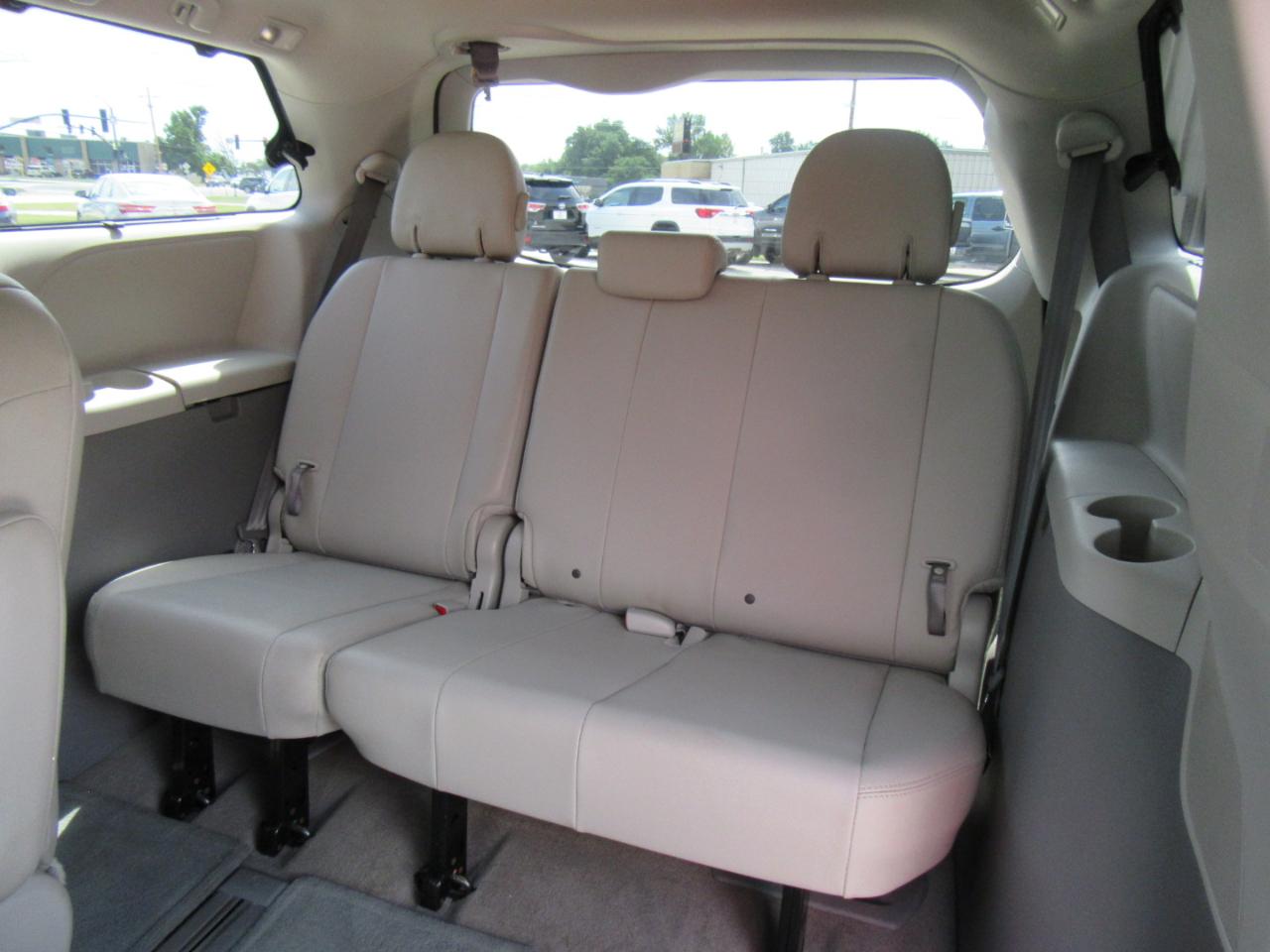 Toyota Sienna XLE AWD 7-Passenger V6 2014