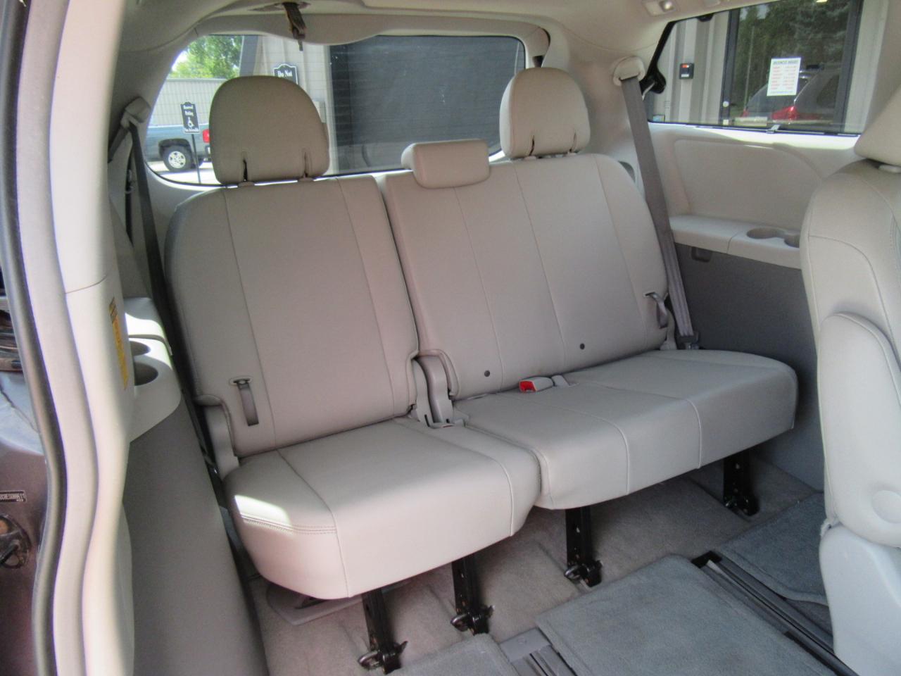 Toyota Sienna XLE AWD 7-Passenger V6 2014