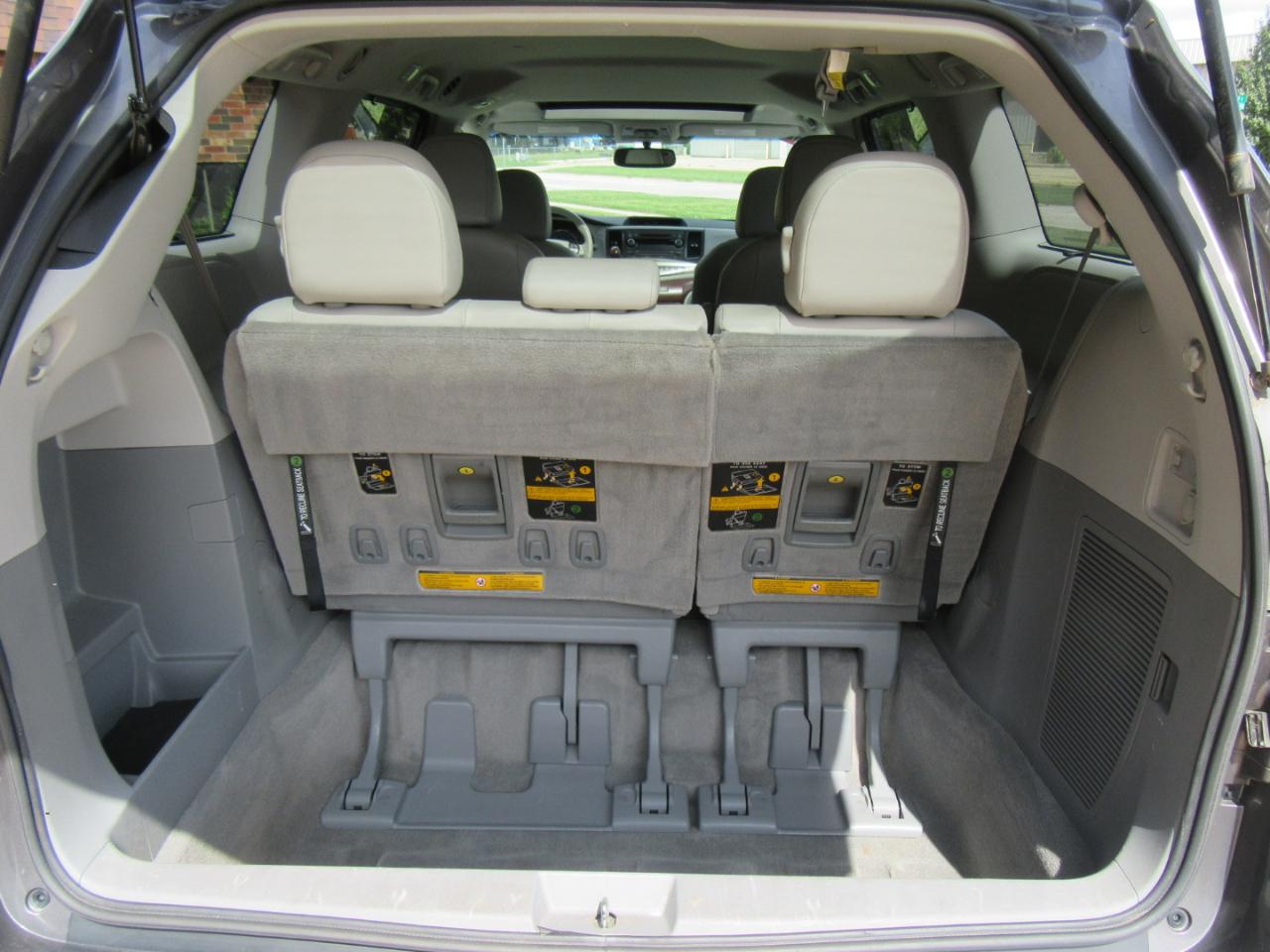 Toyota Sienna XLE AWD 7-Passenger V6 2014