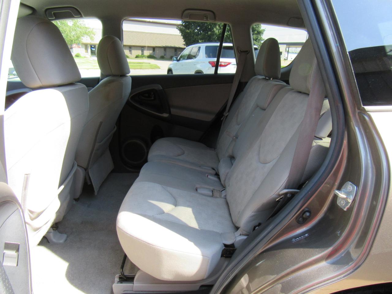 Toyota RAV4 Base 2011
