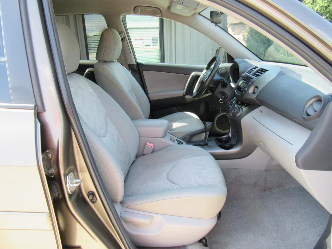 Toyota RAV4 Base 2011