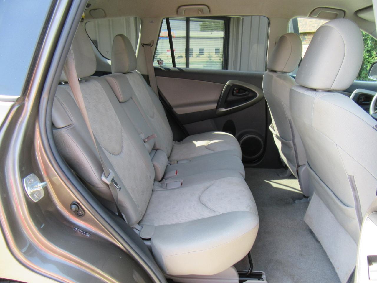 Toyota RAV4 Base 2011