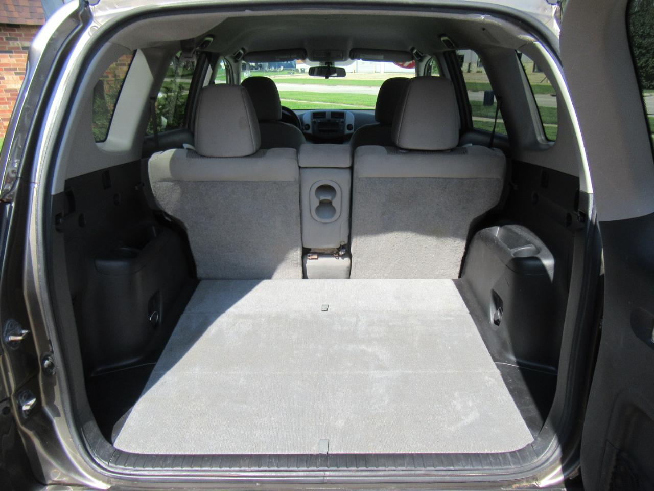 Toyota RAV4 Base 2011