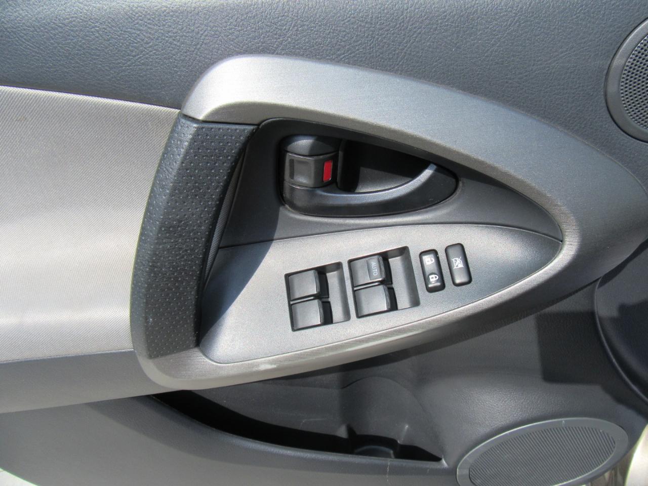 Toyota RAV4 Base 2011