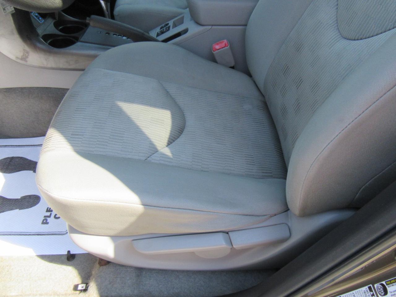 Toyota RAV4 Base 2011