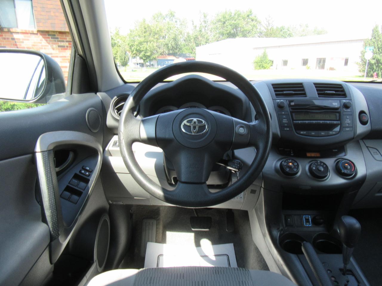 Toyota RAV4 Base 2011