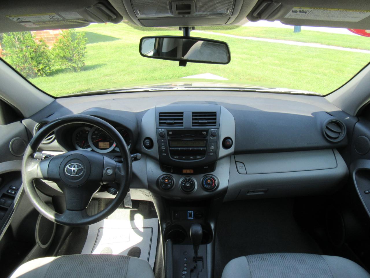 Toyota RAV4 Base 2011