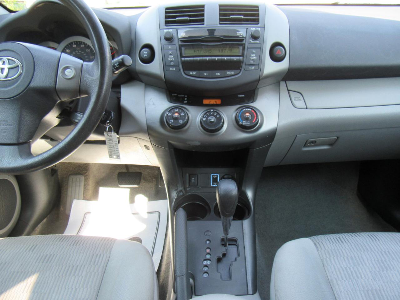 Toyota RAV4 Base 2011