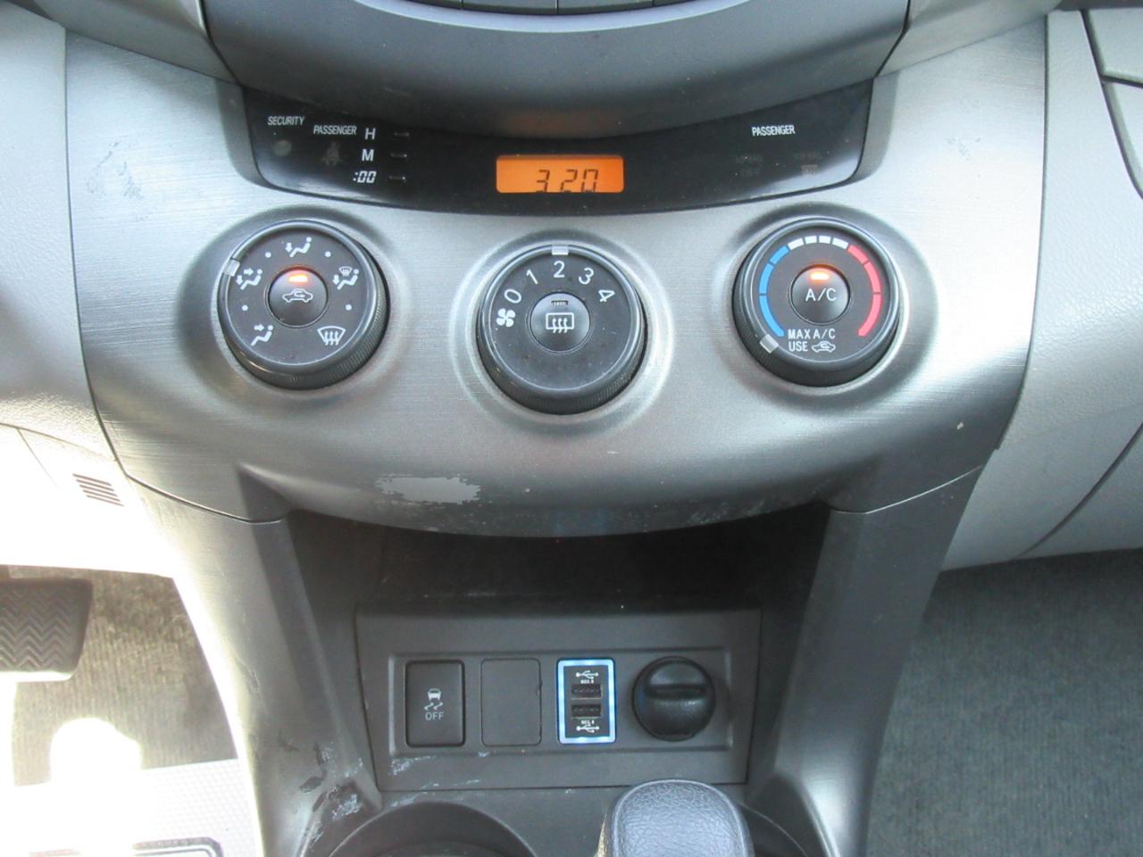 Toyota RAV4 Base 2011