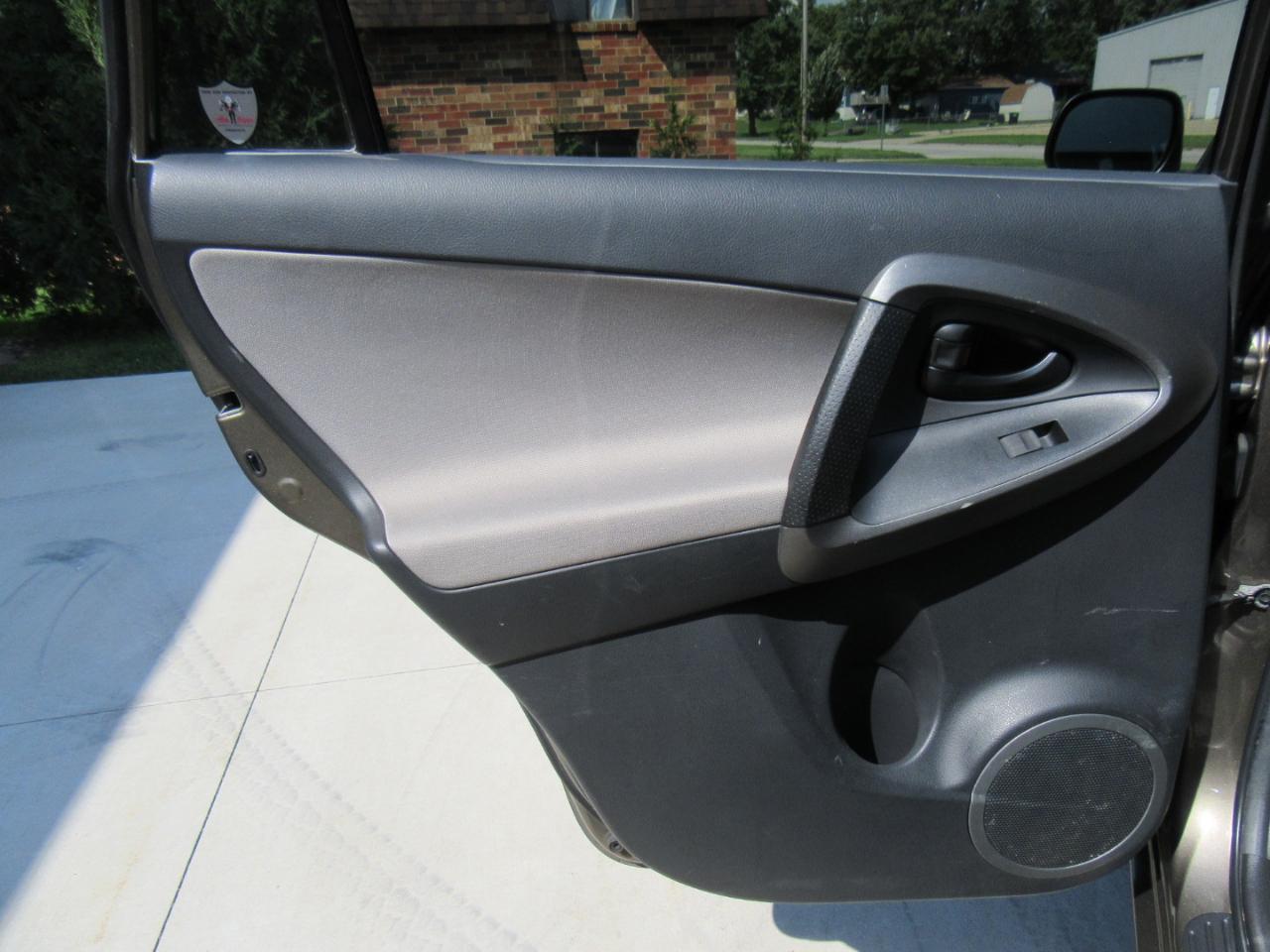 Toyota RAV4 Base 2011